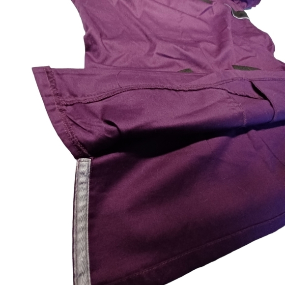 HEALTH Pro Scrub Top - Picture 10 of 12